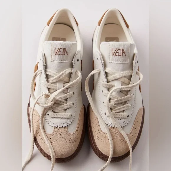 Veja Volley Sneakers Size 8 Cream and Tan Sneakers - Picture 2 of 8